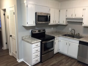 270 Fleming Rd-Unit -D in Charleston, SC - Building Photo - Building Photo