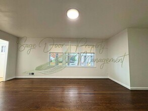 12315 E 44th Terrace in Kansas City, MO - Building Photo - Building Photo