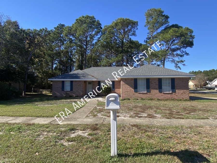 618 Avenue De La Dauphine in Mary Esther, FL - Building Photo