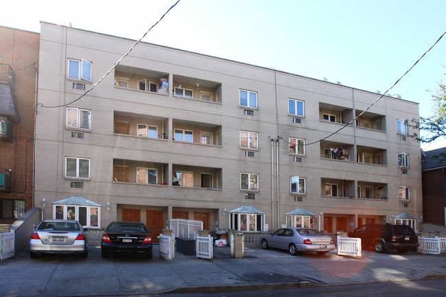 13236-13244 Maple Ave in Flushing, NY - Foto de edificio - Building Photo