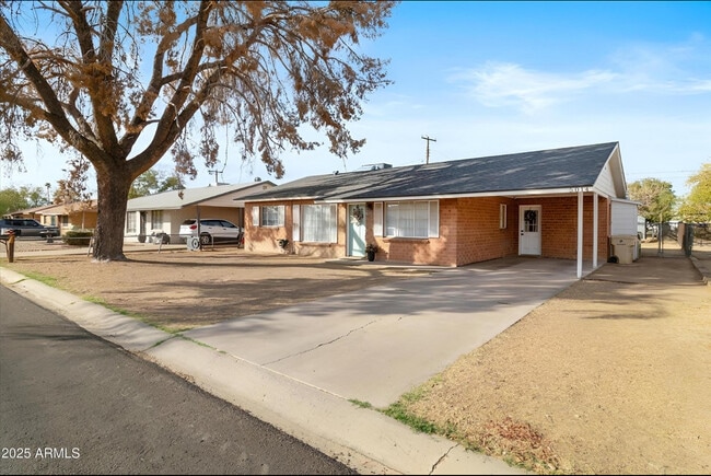 property at 5014 W Gardenia Ave