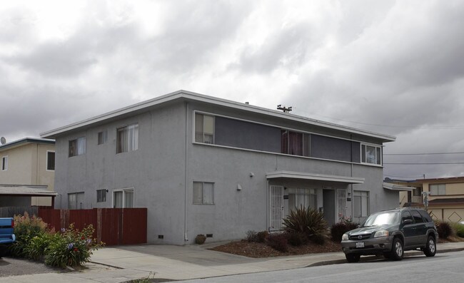 20240-20246 Wisteria St in Castro Valley, CA - Foto de edificio - Building Photo