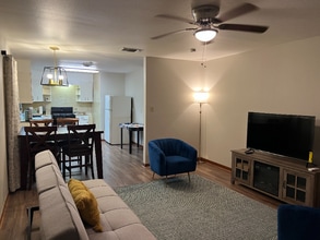 1615 Cincinnati Ave, Unit 3 in San Antonio, TX - Foto de edificio - Building Photo