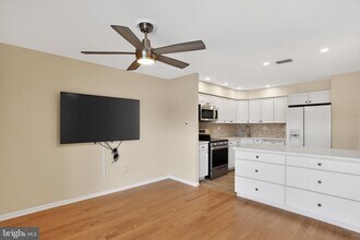 215 Haddonfield Cmns in Haddonfield, NJ - Building Photo - Building Photo