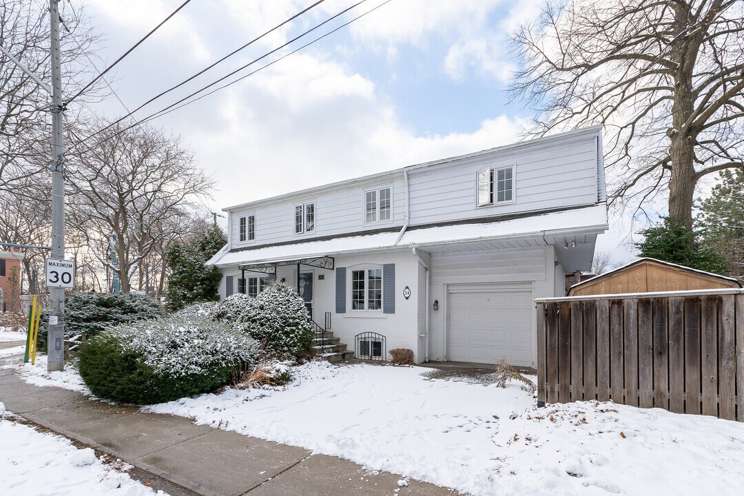 24 Douglas Crescent in Toronto, ON - Building Photo