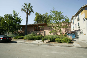 Twin Palms in Studio City, CA - Building Photo - Building Photo