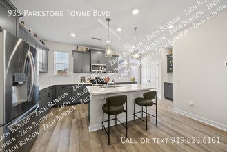 935 Parkstone Towne Blvd in Knightdale, NC - Building Photo - Building Photo