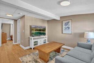 174 E Grand Ave in Old Orchard Beach, ME - Building Photo