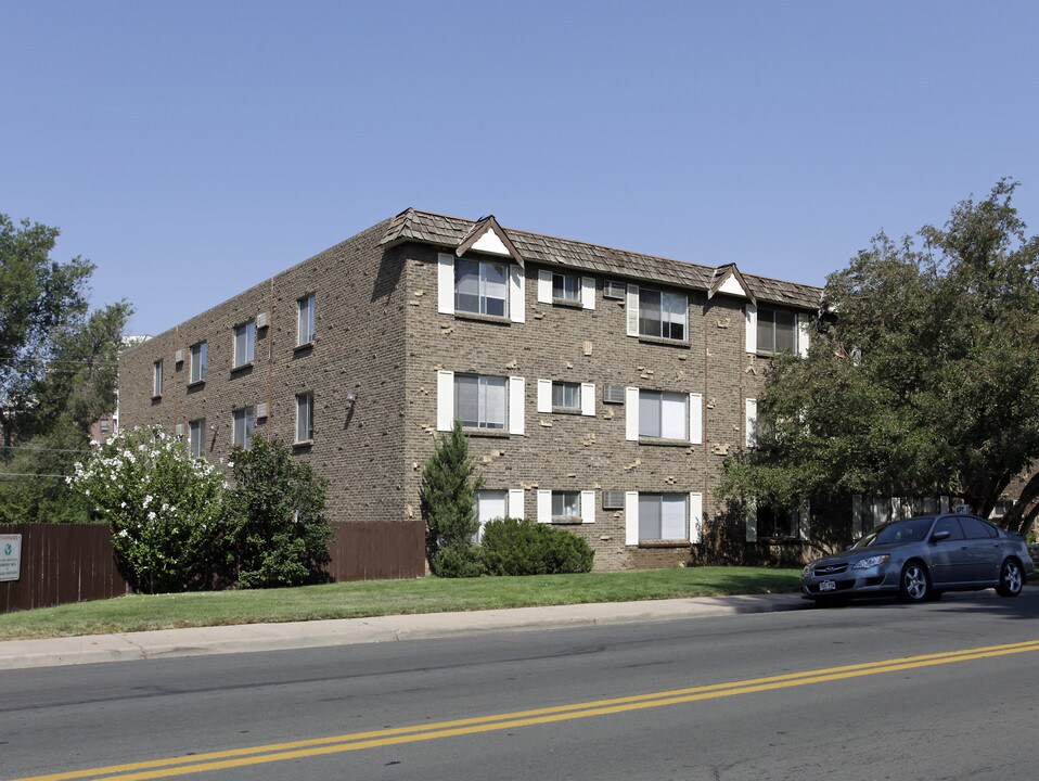 Rustic Arms Apartments in Englewood, CO - Foto de edificio