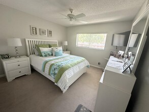 4725 Lucerne Lakes Blvd in Greenacres, FL - Foto de edificio - Building Photo