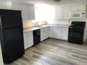 48 Concord St, Unit A in Nashua, NH - Building Photo - Building Photo