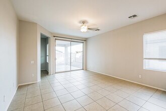 11722 W Lincoln St in Avondale, AZ - Foto de edificio - Building Photo