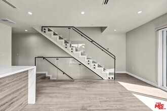 1305 N Sycamore Ave in Los Angeles, CA - Building Photo - Building Photo