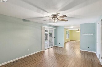 374 NE 34th Pl in Hillsboro, OR - Building Photo - Building Photo