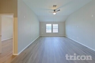 522 Golden Bell Dr in Glenn Heights, TX - Building Photo - Building Photo