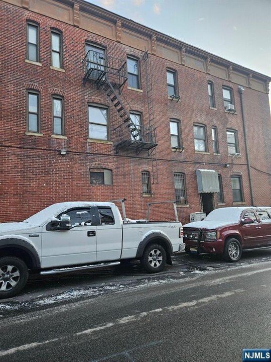 101 Center St-Unit -9 in Clifton, NJ - Building Photo