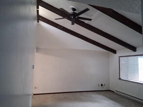 2206 SE Tacoma St-Unit -2206 SE Tacoma in Portland, OR - Building Photo - Building Photo