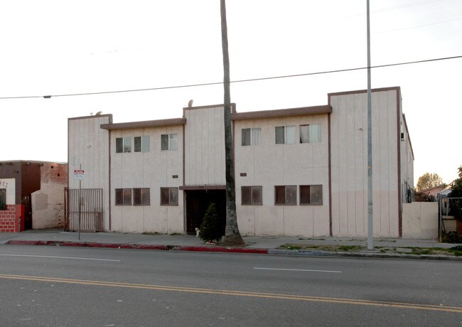 8213 S Main St in Los Angeles, CA - Foto de edificio - Building Photo