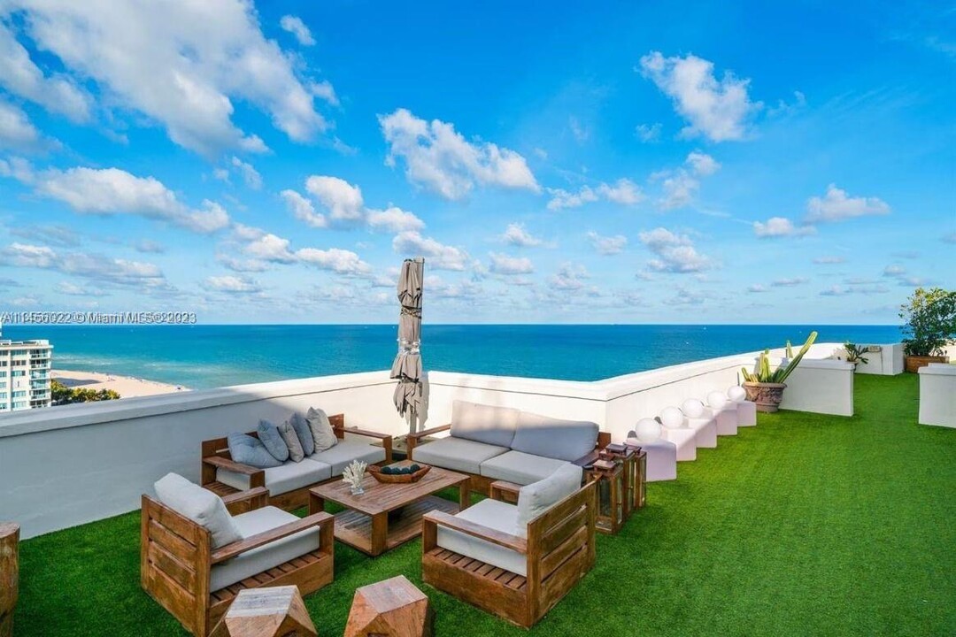 5255 Collins Ave, Unit PH B.. in Miami Beach, FL - Foto de edificio