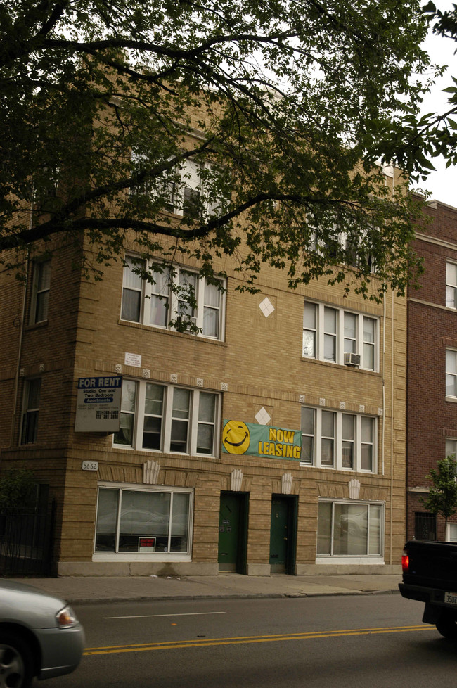 5662 N Ridge Ave in Chicago, IL - Foto de edificio - Building Photo