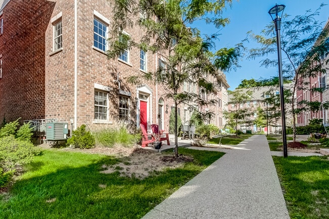 14 Oxfordshire Ln in Kitchener, ON - Building Photo - Building Photo