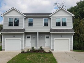 421 College St in Portland, TN - Building Photo