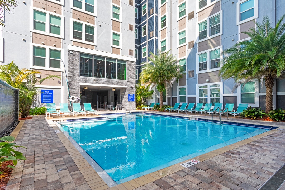 Lark on 42nd in Tampa, FL - Foto de edificio