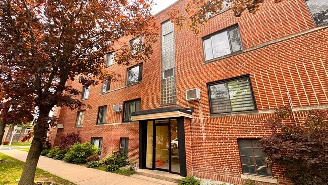 property at 2843 W Arthur Ave
