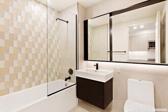 130 Hope St-Unit -216 in Brooklyn, NY - Building Photo - Building Photo