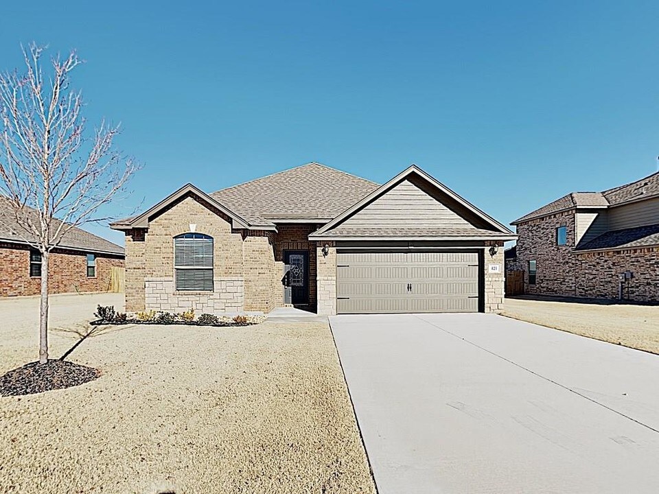 421 E Mobile Terrace in Mustang, OK - Building Photo