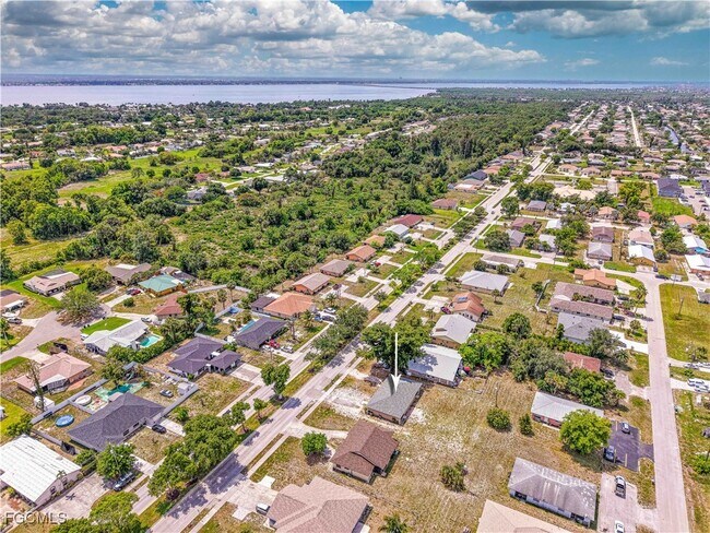 524 SE 24th Ave in Cape Coral, FL - Building Photo - Building Photo