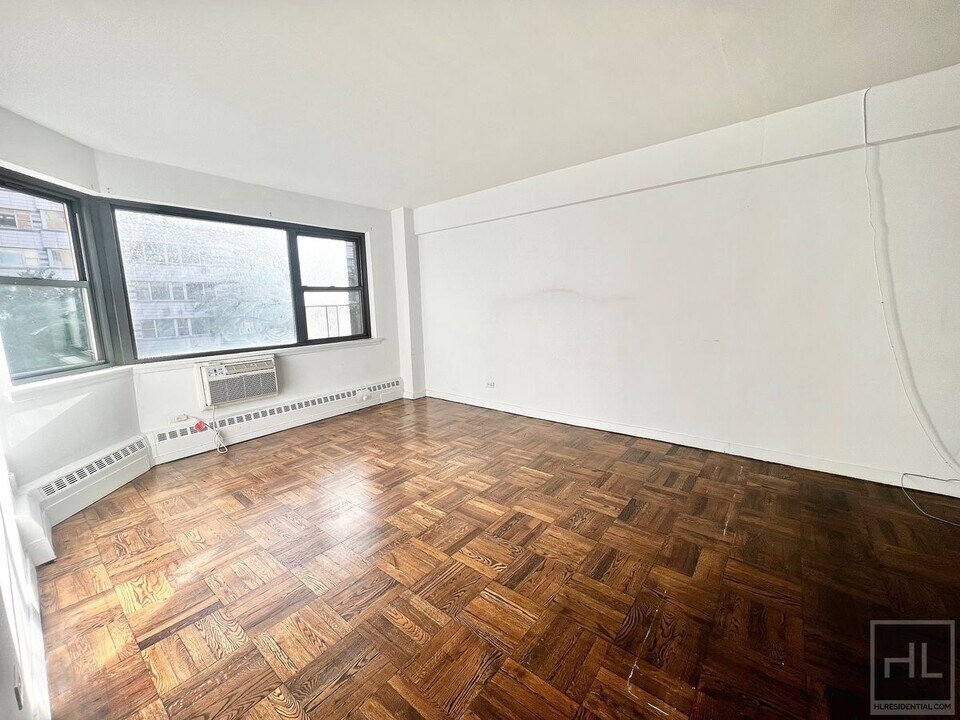 EAST 69 STREET in New York, NY - Building Photo