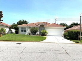8870 Huntington Pointe Dr in Sarasota, FL - Building Photo
