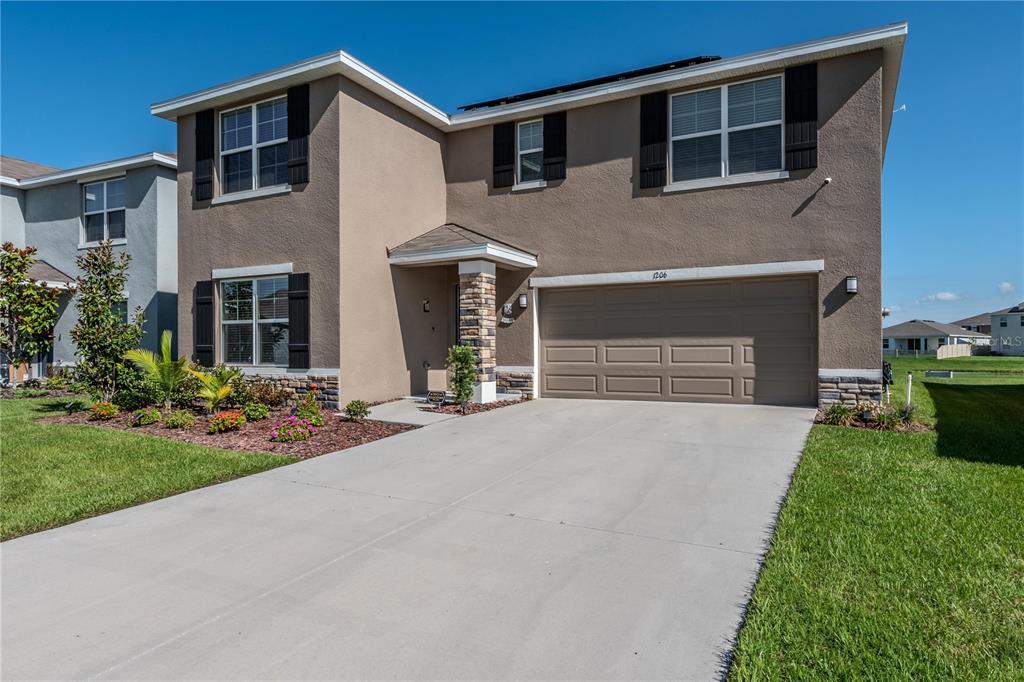 1206 Tahitian Sunrise Dr in Plant City, FL - Building Photo