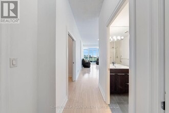 1 Elm Dr W in Mississauga, ON - Building Photo - Building Photo