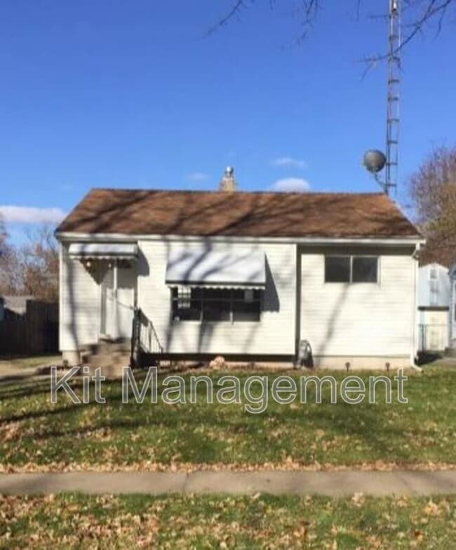 property at 536 W Poinsetta Ave