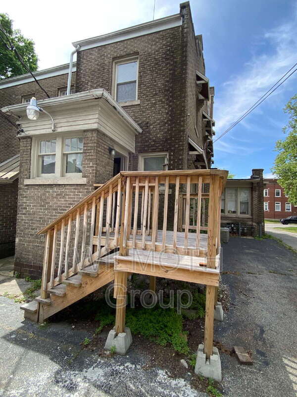 property at 408 W Mulberry St