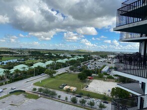 5300 NW 85th Ave in Doral, FL - Building Photo - Building Photo