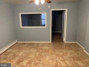 108 W Girard Ave, Unit 2 in Philadelphia, PA - Building Photo - Building Photo