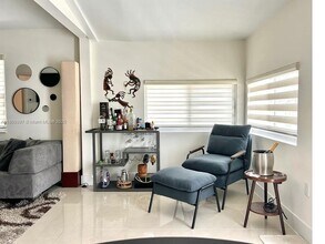 3132 NW 43rd St in Miami, FL - Building Photo - Building Photo