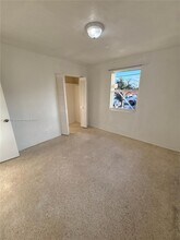 739 SW 9th St in Miami, FL - Building Photo - Building Photo