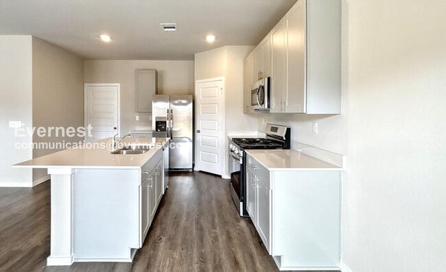 5923 Hollyhock Ln in Montgomery, TX - Foto de edificio - Building Photo