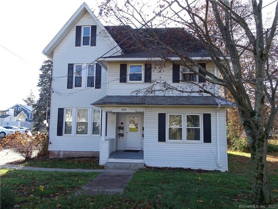 117 S Main St, Unit 2W in Branford, CT - Building Photo