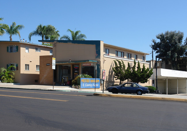 7932-7936 La Mesa Blvd in La Mesa, CA - Foto de edificio - Building Photo