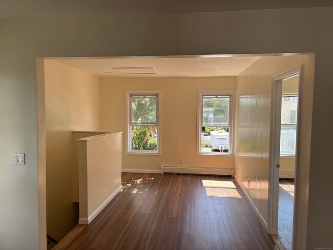 219 Newfield Ave in Bridgeport, CT - Building Photo - Building Photo