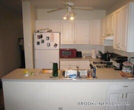 322 St Paul St in Brookline, MA - Foto de edificio - Building Photo