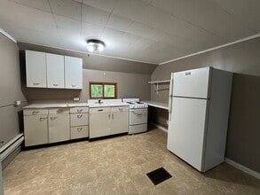 1414 Beltrami Ave NW, Unit B in Bemidji, MN - Building Photo - Building Photo