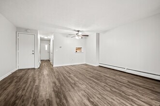 345 Oakland St, Unit 1 in Manchester, CT - Building Photo - Building Photo