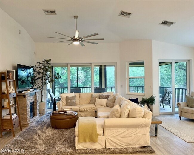 1252 Rialto Way in Naples, FL - Building Photo - Building Photo