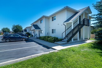 Rainier Apartments in Ellensburg, WA - Building Photo - Building Photo